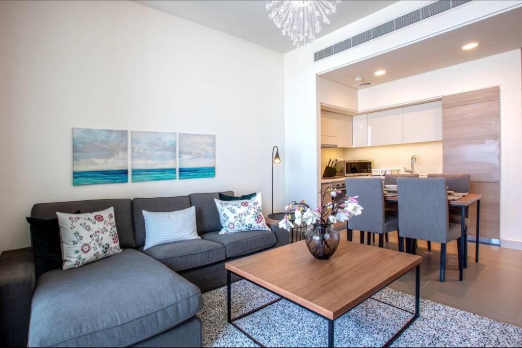 A Luxury Aprt 2 Bedrooms Balcony With Wonderful View Mall Access Hi Speed Wifi Beach Access & Much More For Family Only Samaheej Eksteriør bilde
