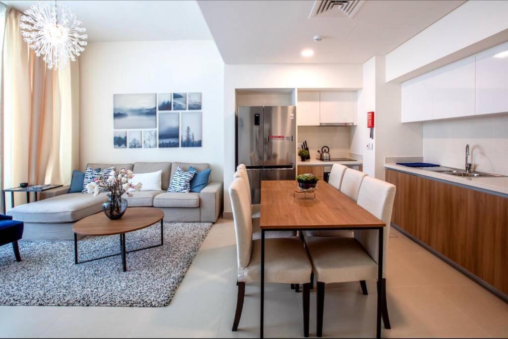 A Luxury Aprt 2 Bedrooms Balcony With Wonderful View Mall Access Hi Speed Wifi Beach Access & Much More For Family Only Samaheej Eksteriør bilde
